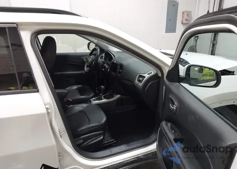 2020 Jeep Compass Latitude 4X4 из США, поврежденный, VIN 3C4NJDBB9LT192597